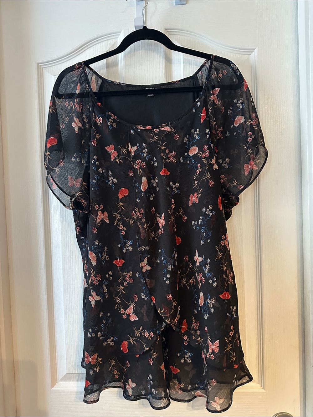 Black Floral Short-Sleeve Chiffon Blouse